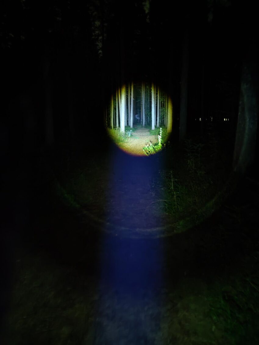 Ladattava taskulamppu testi 2 Ladattava käsivalaisin